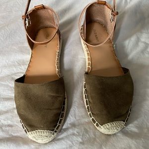 Old navy olive/camel ankle strap flat